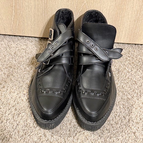 Black TUKskin 3-Buckle Pointed Creeper Boot - Picture 7 of 10